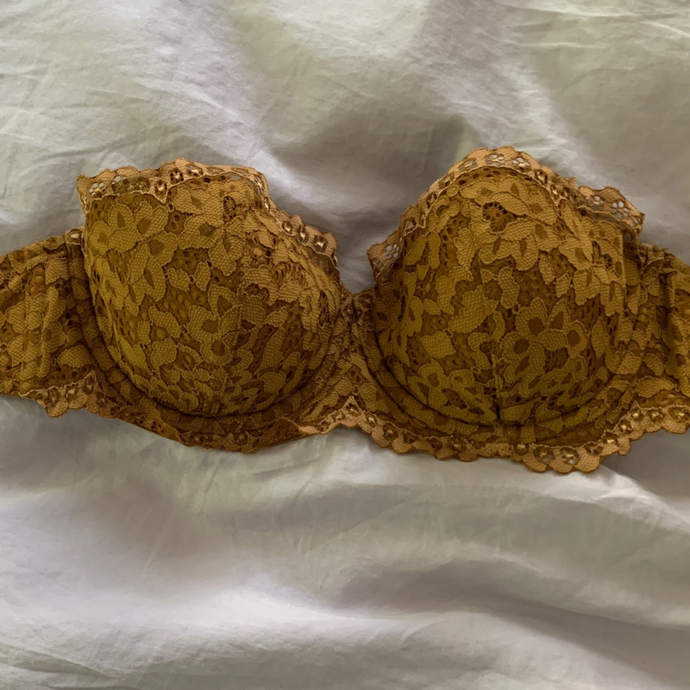 Victoria's Secret Lace Underwire Bra in Golden Brown